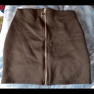 !! BRAND NEW SKIRT !!